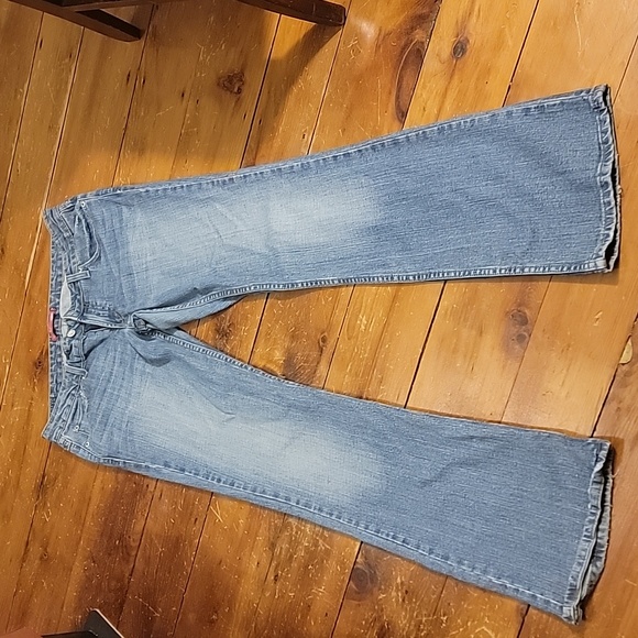 Levi Strauss Bootcut Jeans - Picture 2 of 8
